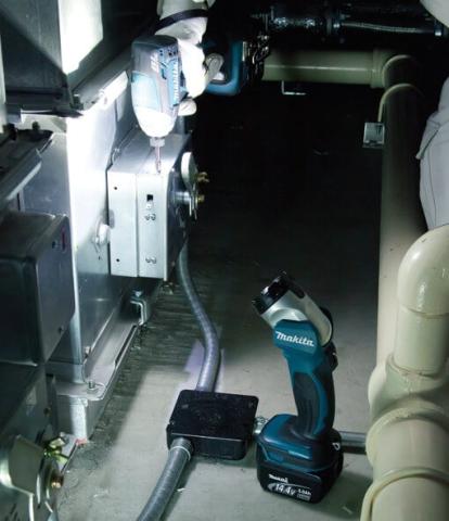 Аккумуляторный фонарь Makita DEADML802_2