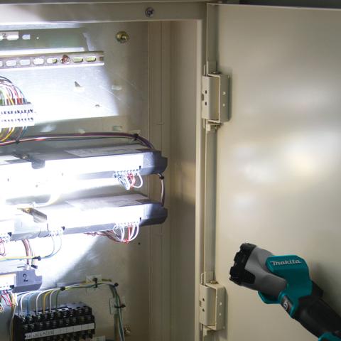 Аккумуляторный фонарь Makita DEAML105_3