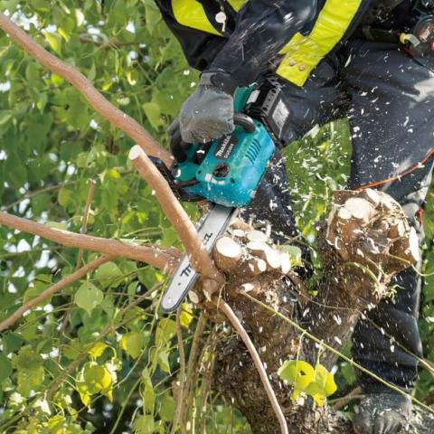 Аккумуляторная цепная пила Makita DUC254Z_3