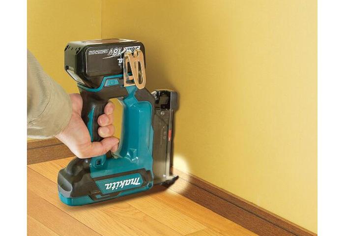 Аккумуляторный гвоздезабиватель для шпильки Makita DPT353Z_1