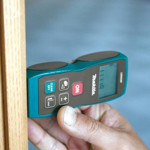 Лазерный дальномер Makita LD050P_0