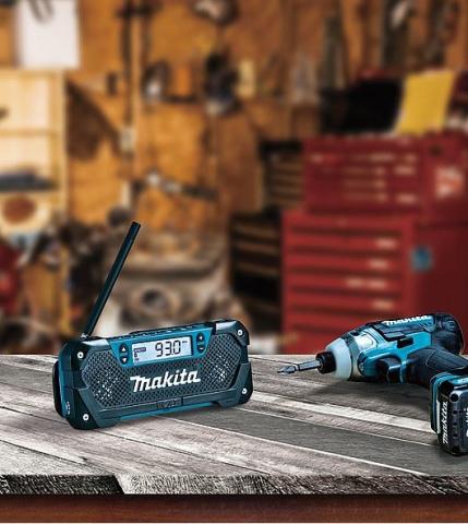 Аккумуляторный радиоприемник Makita DEAMR052_1