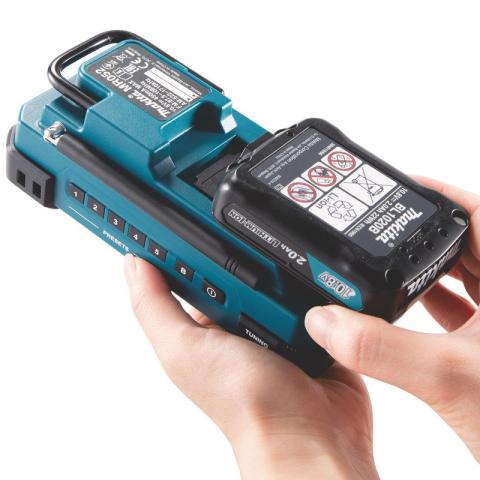 Аккумуляторный радиоприемник Makita DEAMR052_2