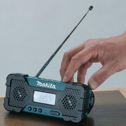 Аккумуляторный радиоприемник Makita MR051_2