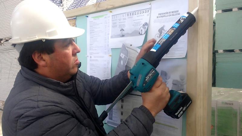 Аккумуляторный пистолет для герметика Makita DCG180Z_5