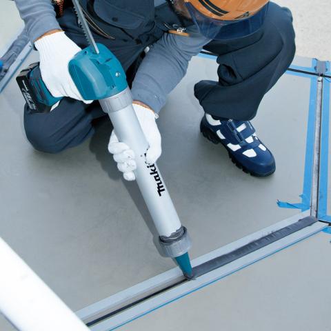 Аккумуляторный пистолет для герметика Makita DCG180ZB_1