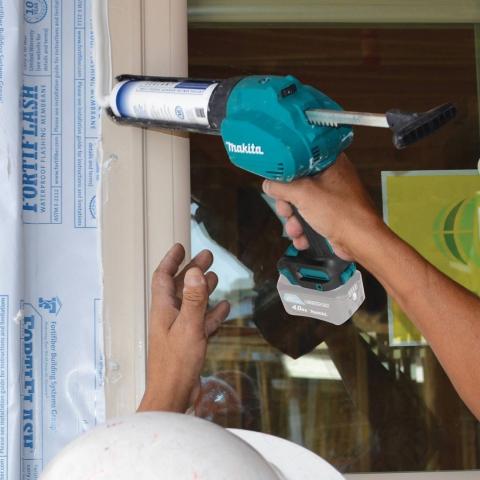 Аккумуляторный пистолет для герметика Makita CG100DWAEA_4