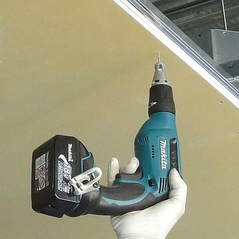Аккумуляторный шуруповерт для гипсокартоная Makita DFS 451 Z_1