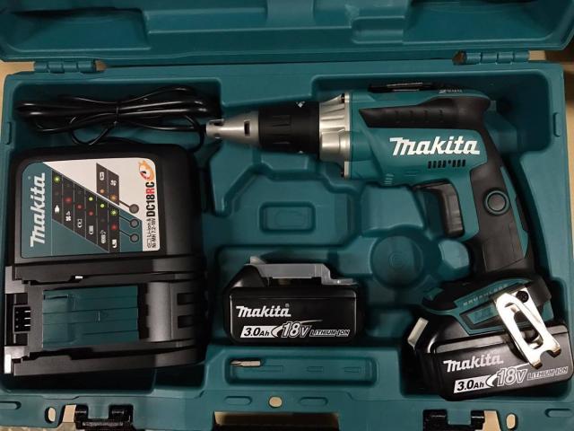 Аккумуляторный шуруповерт для гипсокартоная Makita DFS 250 RFE_3