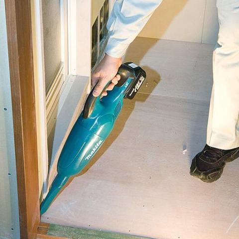 Аккумуляторный пылесос Makita DCL180Z_2