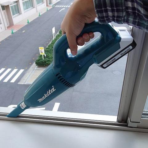 Аккумуляторный пылесос Makita CL183DZX_1