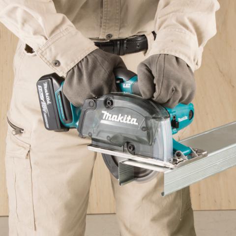 Аккумуляторная дисковая пила по металлу Makita DCS552Z_1