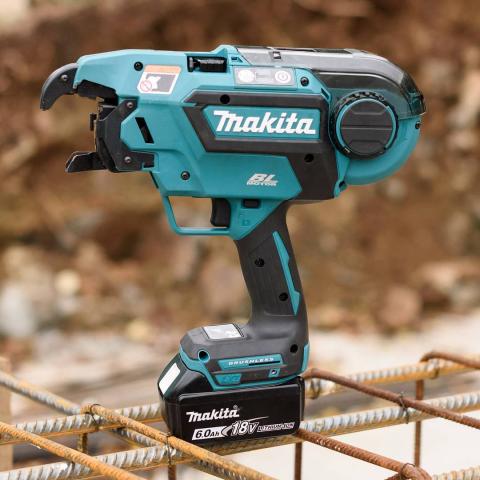 Аккумуляторный пистолет для вязки арматуры Makita DTR180ZK_1