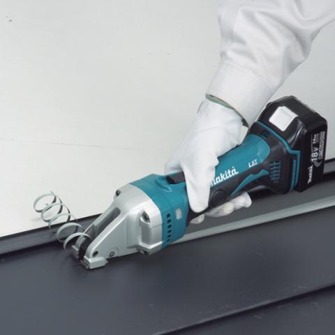 Аккумуляторные листовые ножницы Makita DJS161Z_1