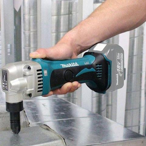 Аккумуляторные вырубные ножницы Makita DJN161Z_2