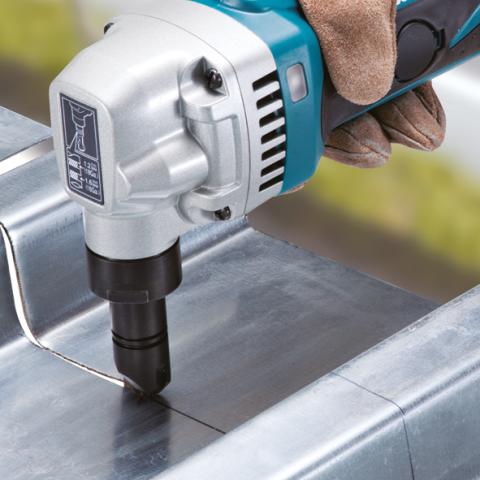 Аккумуляторные вырубные ножницы Makita DJN161RFJ_1