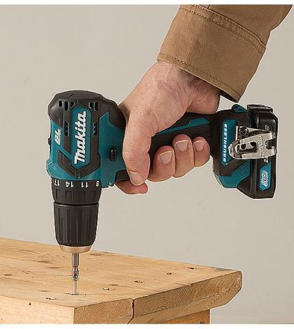 Аккумуляторный шуруповерт Makita DF332DZ_0