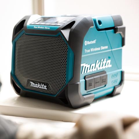 Аккумуляторная колонка Makita DMR203_1