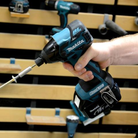Аккумуляторный гайковерт Makita DTD129Z_1