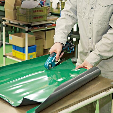Аккумуляторная дисковый резак Makita CP100DZ_1