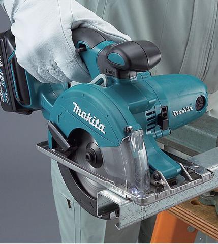 Аккумуляторная дисковая пила по металлу Makita DCS550Z_1