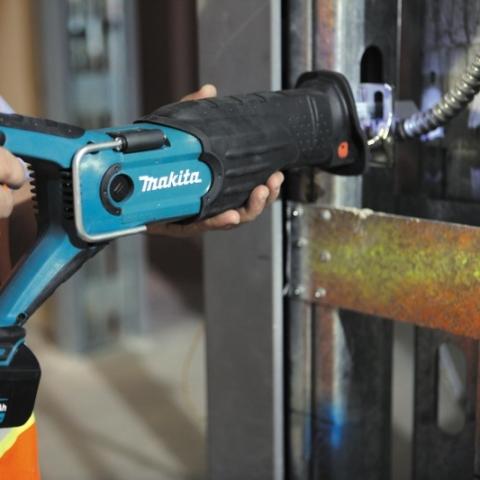 Аккумуляторная сабельная пила Makita DJR181Z_3