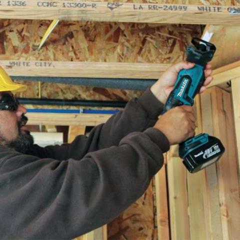 Аккумуляторная сабельная пила Makita DJR183Z_2