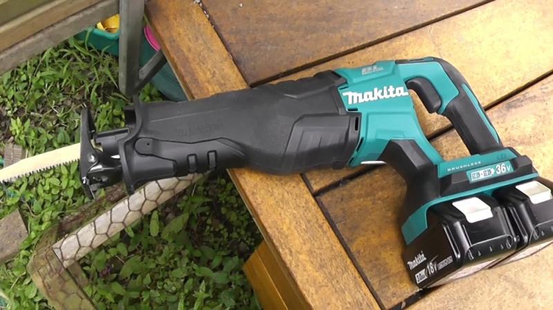 Аккумуляторная сабельная пила Makita DJR360Z_2